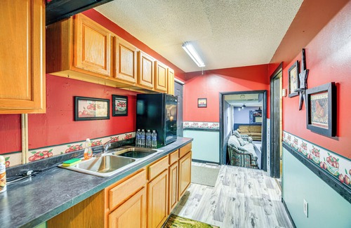 Matewan Apartamento | 1 Mi to Hatfield-McCoy Trails: Apt in Matewan