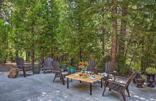 Placerville Casa | 1 Mi to Jenkinson Lake Apples Chalet with Deck
