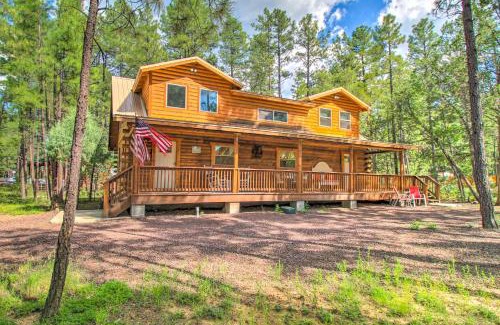 Pinetop-Lakeside Casa | 1 Mi to Lake Chic Arizona Cabin with Large Porch!