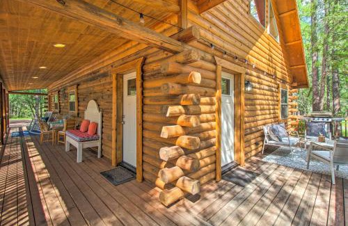 Pinetop-Lakeside Casa | 1 Mi to Lake Chic Arizona Cabin with Large Porch!