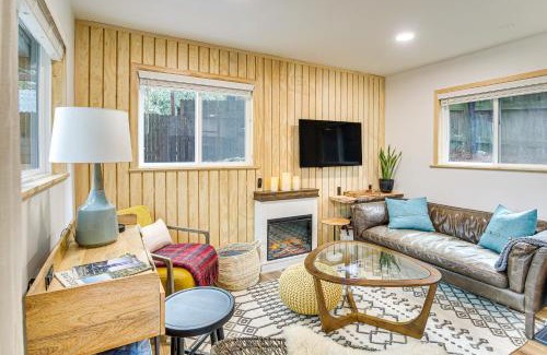 Crestline Apartamento | 1 Mi to Lake Cozy Crestline Cabin with Hot Tub!