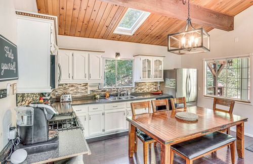 Crestline Cabina | 1 Mi to Lake: Crestline Cabin w/ Deck + Gas Grill!