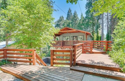 Crestline Cabina | 1 Mi to Lake: Crestline Cabin w/ Deck + Gas Grill!