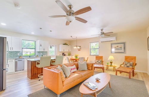 Crystal River Cabaña | < 1 Mi to Lake Rousseau: Waterfront Home!