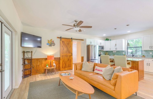 Crystal River Cabaña | < 1 Mi to Lake Rousseau: Waterfront Home!