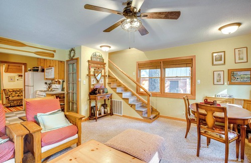 Tahoma Cabina | 1 Mi to Lake Tahoe: Rustic Cabin w/ Boat Dock