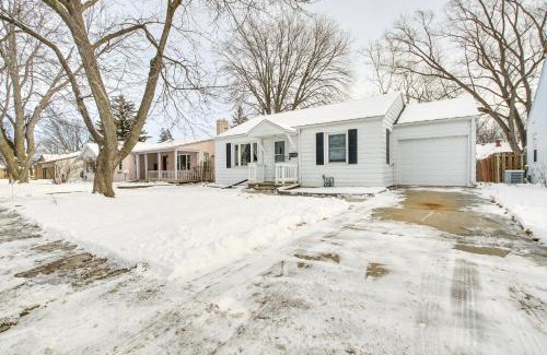 Green Bay Casa | 1 Mi to Lambeau Field Residential Home with Yard