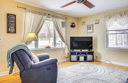 Green Bay Casa | 1 Mi to Lambeau Field Residential Home with Yard