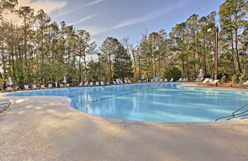 North Myrtle Beach Apartamento | 1 Mi to North Myrtle Beach Resort Condo with Porch