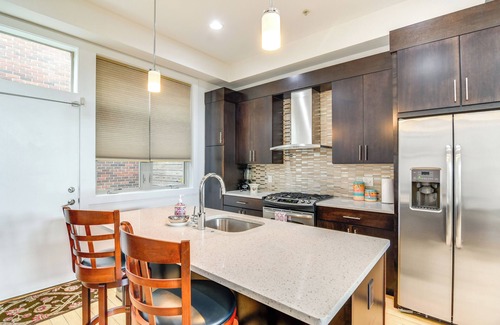 Old City Casa | 1 Mi to Old Town: Philadelphia Townhome w/ Patio!