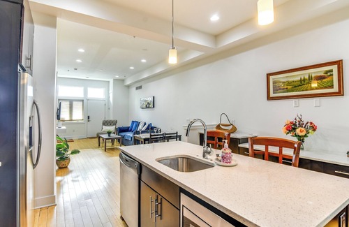 Old City Casa | 1 Mi to Old Town: Philadelphia Townhome w/ Patio!