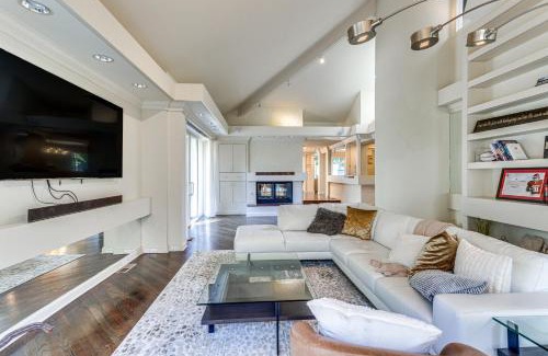 Norman Casa | 1 Mi to OU! Group Getaway with Game Room, Pool