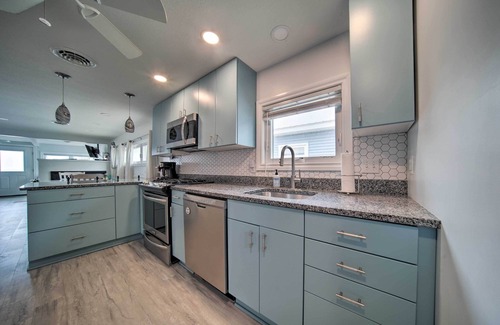 Erie Cabaña | 1 Mi to Presque Isle: Waterfront Lake Erie Cottage