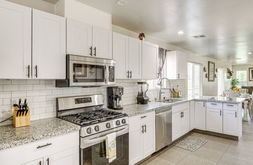 Bakersfield Casa | 1 Mi to Rabobank Arena: Home w/ Gazebo!