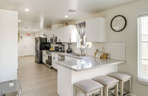 Bakersfield Casa | 1 Mi to Rabobank Arena: Home w/ Gazebo!