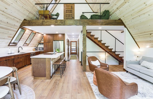 Alpine Lake Casa | 1 Mi to Resort Beach: Alpine Lake A-Frame!