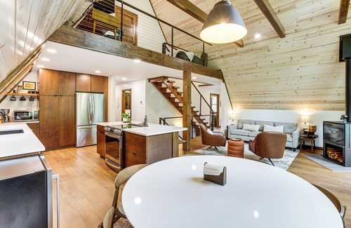 Alpine Lake Casa | 1 Mi to Resort Beach: Alpine Lake A-Frame!