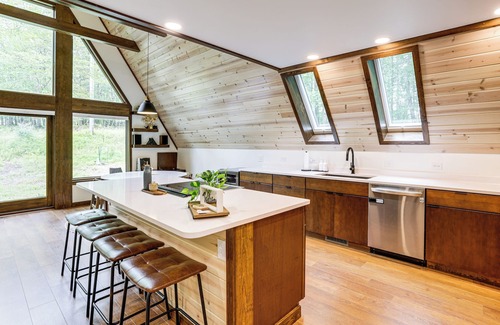 Alpine Lake Casa | 1 Mi to Resort Beach: Alpine Lake A-Frame!