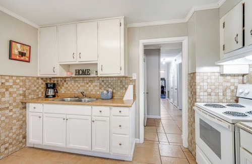 Warner Robins Casa | Sunny Warner Robins Home ~ 1 Mi to Robins AFB!
