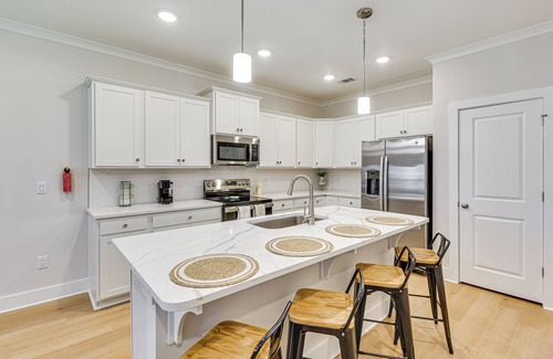 Panama City Beach Casa | 1 Mi to Sand & Surf: Townhome w/Pool in PCB!