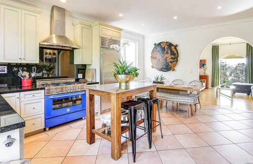 North and East Casa | 1 Mi to Train: Bay Area Home w/Skyline Views!