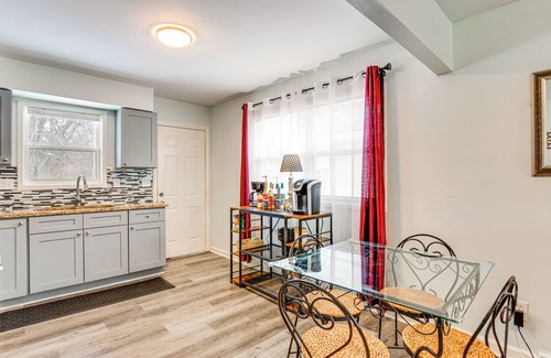 Sugar Creek Apartamento | 1 Mi to Truman Library: Apt w/ Large Yard!