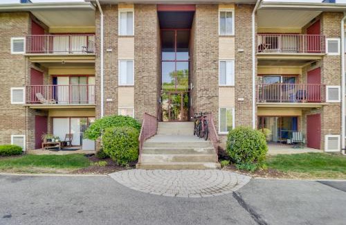 Berwyn Apartamento | 1 Mi to UMD Convenient and Cozy Condo with Patio!