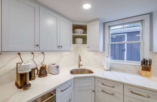 Old Town West Casa | < 1 Mi to Waterfront: Old Town Alexandria Home!