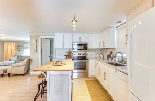 Harrison Casa | 1 Mi to Wilson State Park: Harrison Home w/Yard!