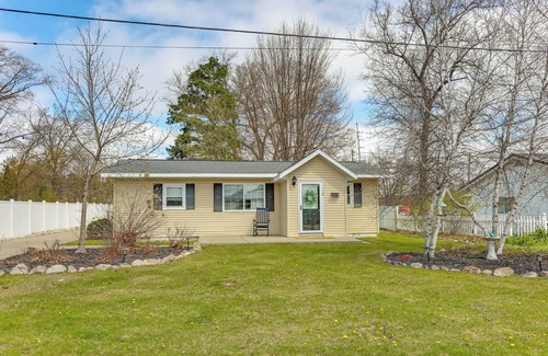 Harrison Casa | 1 Mi to Wilson State Park: Harrison Home w/Yard!