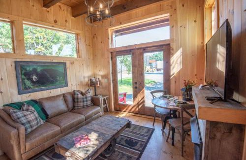 West Jefferson Casa | 1 Mile to Downtown West Jefferson Camping Cabin #2