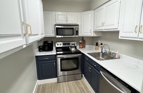 Erie Condominio | 1 mile to Presque isle - quiet, safe condo with walking paths!
