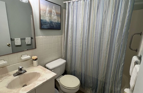 Erie Condominio | 1 mile to Presque isle - quiet, safe condo with walking paths!