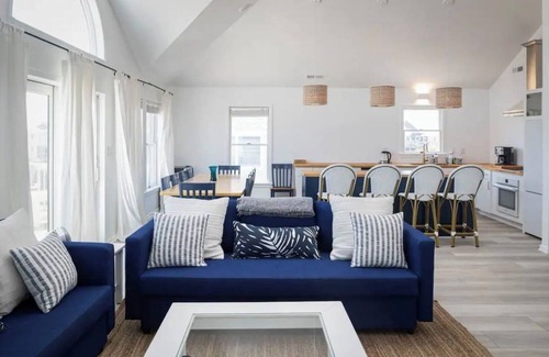 Currituck County Casa | 1 min private beach walk. Stylishly renovated with beach views! Hot tub & pool!