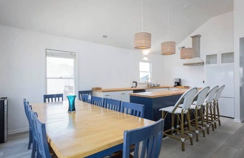 Currituck County Casa | 1 min private beach walk. Stylishly renovated with beach views! Hot tub & pool!