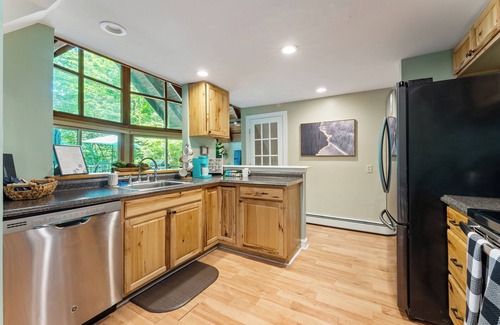 Tannersville Chalet De Esquí | 1 Min to Camelback! Creekside HotTub/Sauna/Firepit