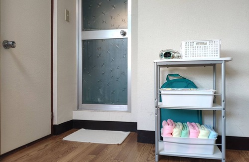 Naniwa Apartamento | 1 min walk from JR station, 6 min walk from subway station, 2/3 min train ride to Namba/Shinsaibashi, 45 sq.m. 2LDK, Guest house Chine Room 405