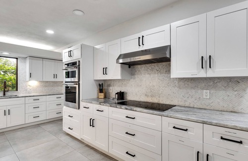 Birch Park Finger Streets Casa | <1 Min WALK to Beach, Heated Pool, Modern Oasis, 5 bedroom, 8 beds, 4 bathrooms