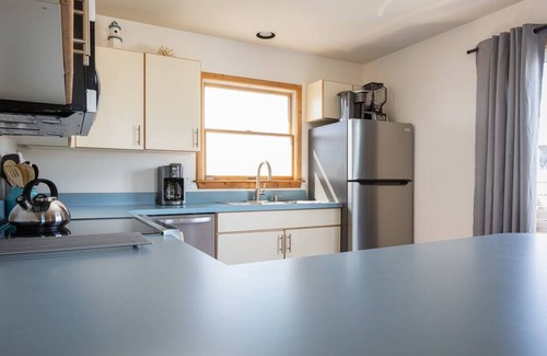 Corolla Cabaña | 1-Min walk to Beach! Ocean Views, Hot Tub