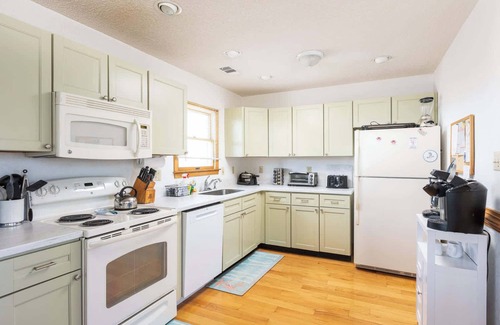 Currituck County Casa | 1 Min Walk to Beach, Private Pool, Family Friendly