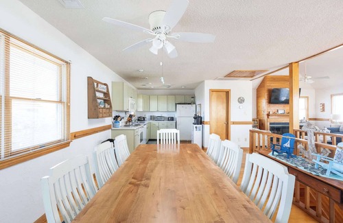 Currituck County Casa | 1 Min Walk to Beach, Private Pool, Family Friendly