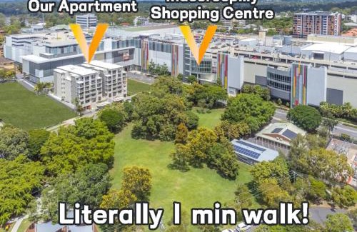 Indooroopilly Apartamento | 1 Min Walk to Mall Modern Apt with Balcony and Pool