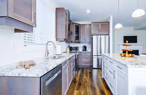 The Blue Mountains Casa | 1 minute from Blue Mountain Ski Resort Brand New Built Sep 23 Luxury Chalet Home