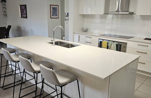 Queenscliff Casa | 1 minute to parks waterways bike and walking trails. 3 minutes to Lonsdale Golf