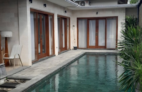 Batubulan Villa | 1 minute to the zoo! 2 Bedroom villa w/ private pool and gazebo