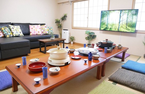 Konohana Casa | 1 minute walk from the station in a good location! Accommodates 20 people! Rooftop BBQ available! 5 bedrooms, spacious 140 sq.m! By train: 5 minutes to Univa, 10 minutes to Namba, and 5 minutes to Umeda!