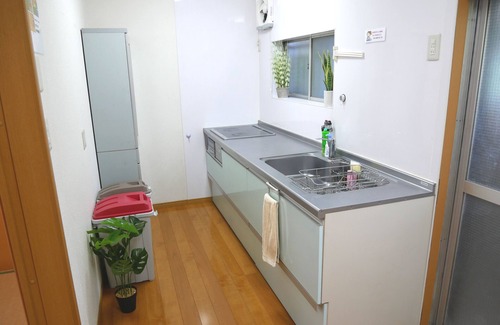 Konohana Casa | 1 minute walk from the station in a good location! Accommodates 20 people! Rooftop BBQ available! 5 bedrooms, spacious 140 sq.m! By train: 5 minutes to Univa, 10 minutes to Namba, and 5 minutes to Umeda!