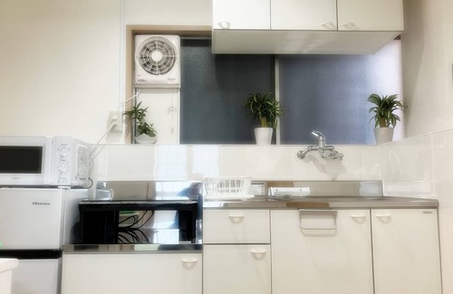 Nishi Apartamento | 1 minute walk from the station in a good location! Accommodates 10 people! Rooftop BBQ available! Renovated! 3 bedrooms! 7 minutes to USJ! It takes 10 minutes to Namba by train! WIFI available