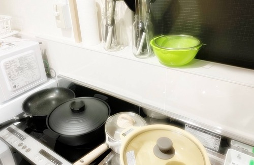 Nishi Apartamento | 1 minute walk from the station in a good location! Accommodates 10 people! Rooftop BBQ available! Renovated! 3 bedrooms! 7 minutes to USJ! It takes 10 minutes to Namba by train! WIFI available