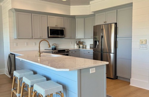 South Beach Casa | 1 MINUTUE WALK TO BEACH FROM BHI BEACH FRONT HOME